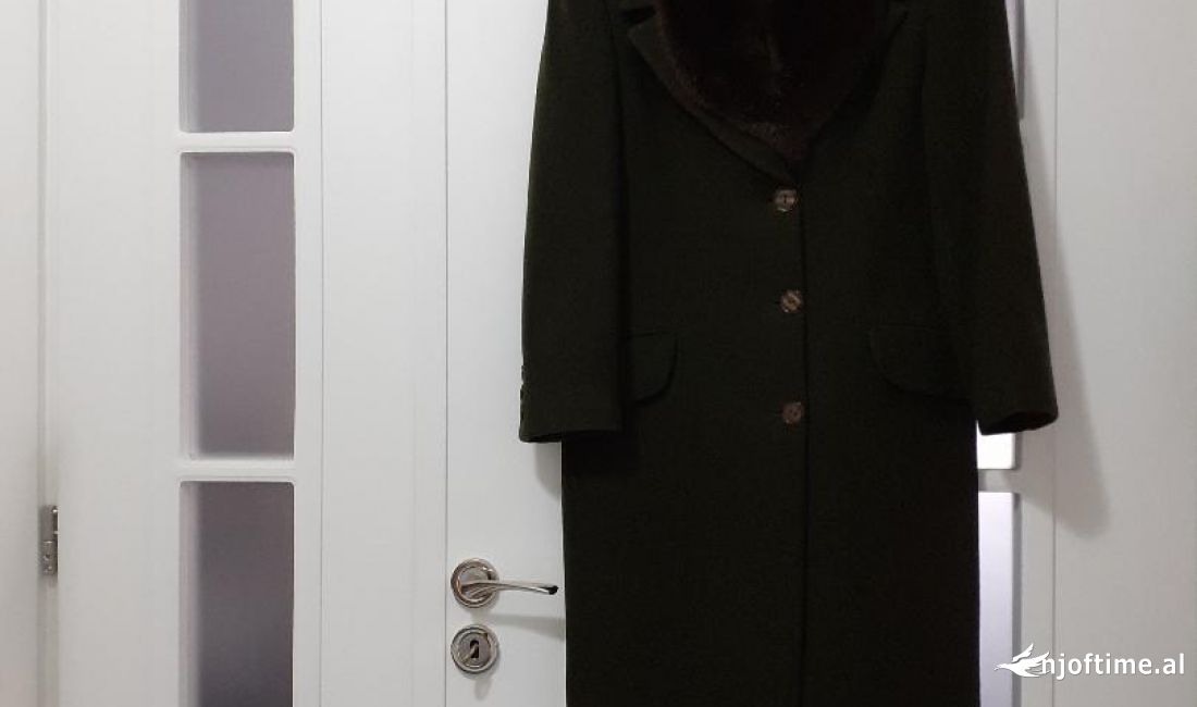 Shitet pallto per femra 9,000 leke