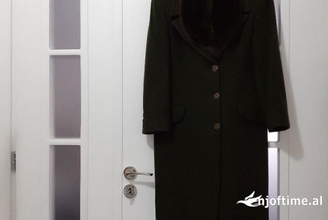 Veshje dhe Aksesor per te Rritur ne Tirane - 9,000 Leke