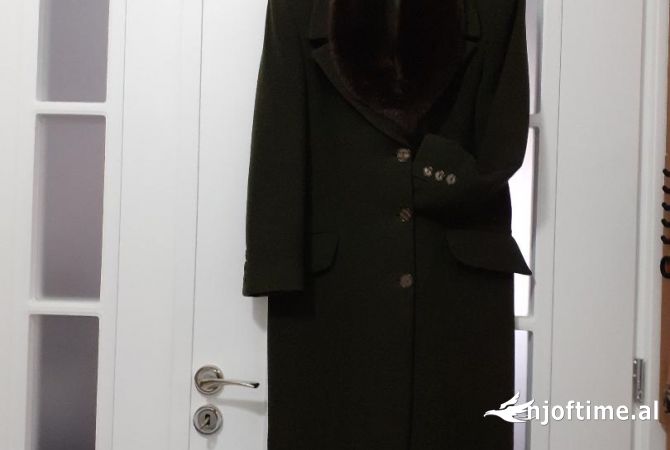 Shitet pallto per femra 9,000 leke