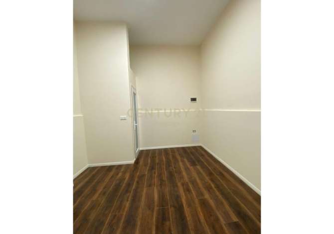 Shitet dyqan te Komuna e Parisit 48.000Euro