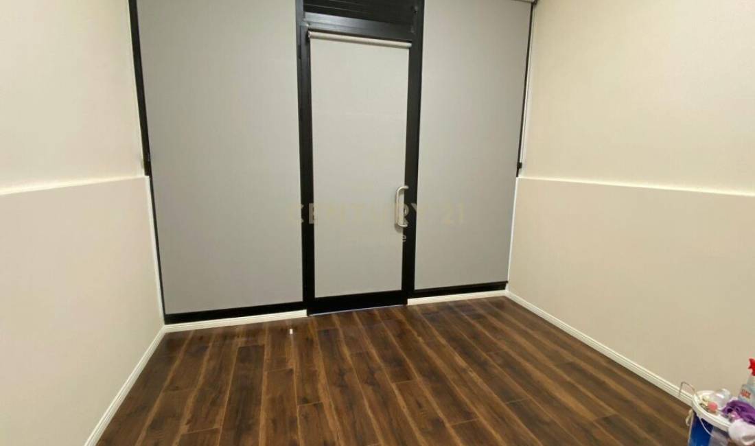 Shitet dyqan te Komuna e Parisit 48.000Euro