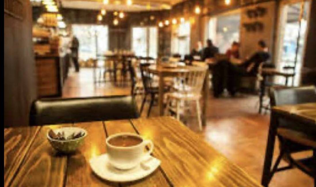 BAR-LOUNGE ME QIRA  4000 euro  PRANE ISH EKSPOZITES