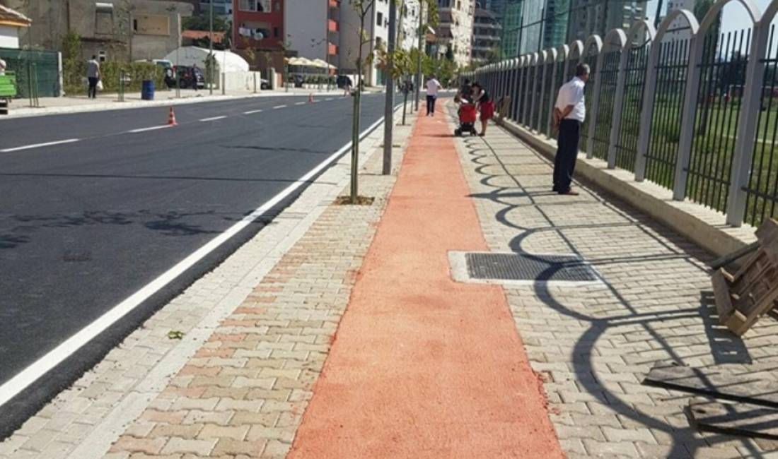 Jepet dyqan me qera prane Rruges Kosovareve