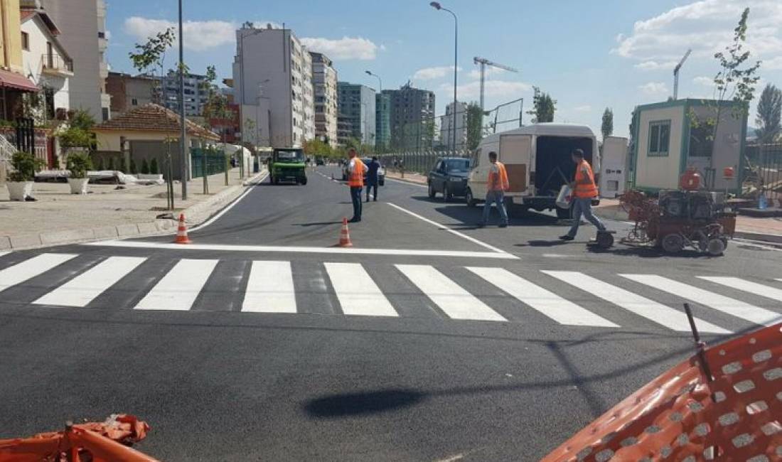 Dyqan me qira prane Rruges se Kosovareve 1100 euro