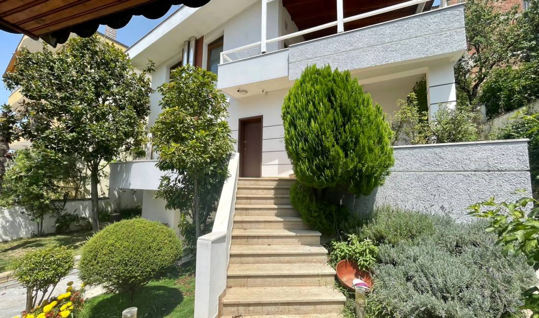 Shtepi ne shitje Vila Luksoze ne Tirane, 7+1, Mobilimi E mobiluar, Pagesa 577,000  Euro.