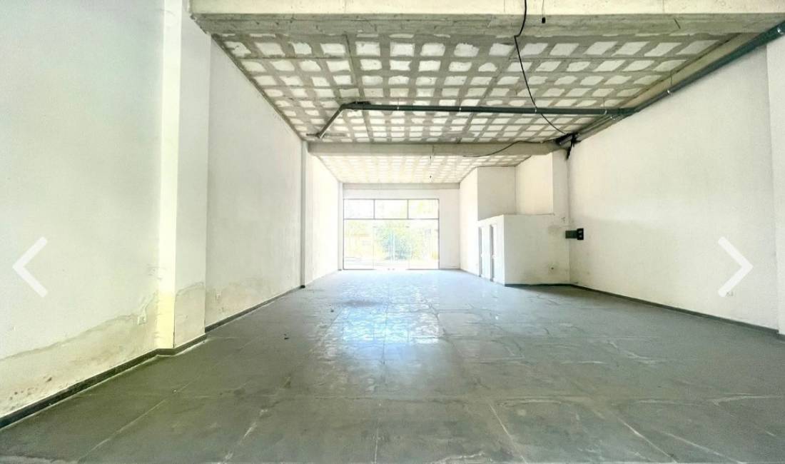 Dyqan 144 m2 Komuna e Parisit 2000Euro