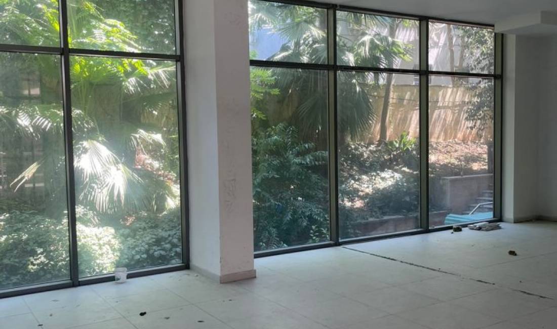 Shitet Dyqan Rr.Dibres 97.000 Euro