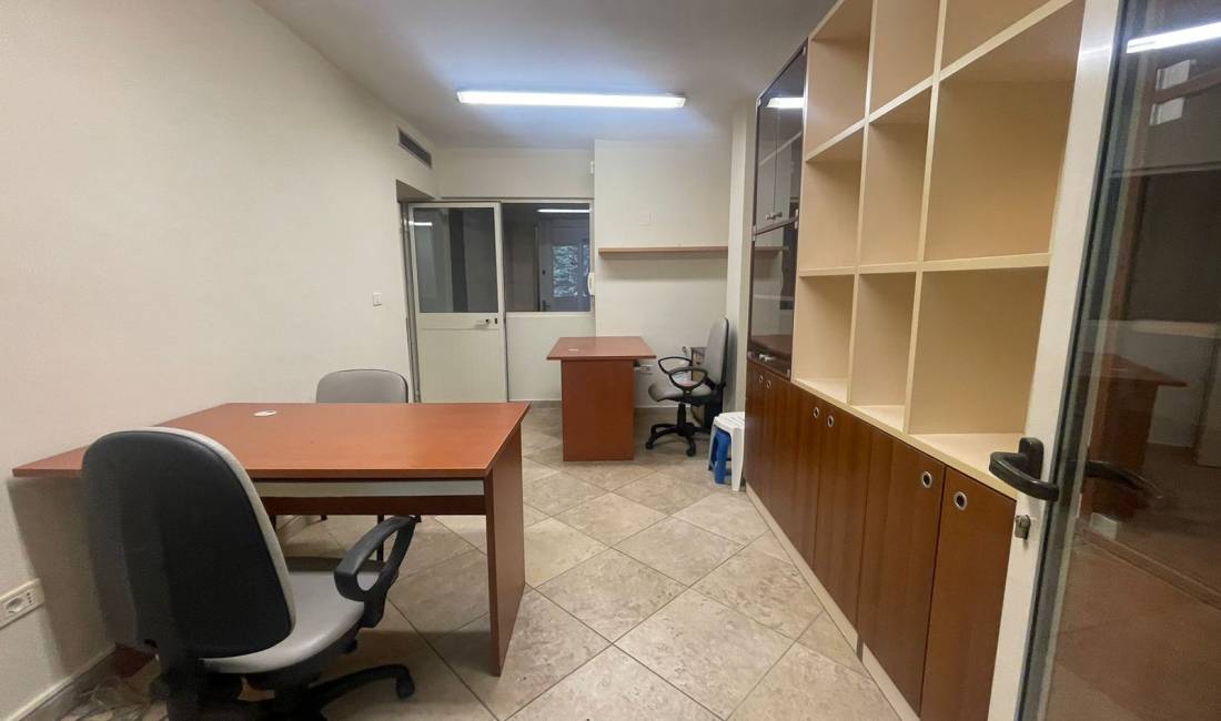 Ambient Zyrash te ish ekspozita 80 m2  700 euro