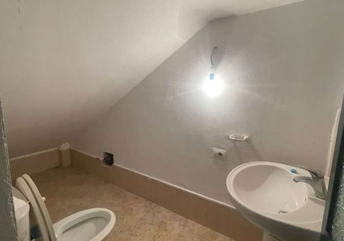 Shitet Dyqan 74 m2 Rruga e Kavajes 160.000 euro