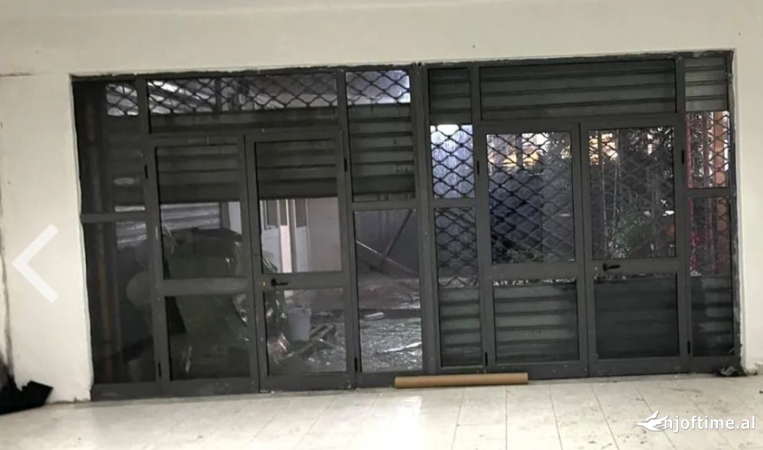 Dyqan ne shitje Komuna e Parisit 70.000 Euro