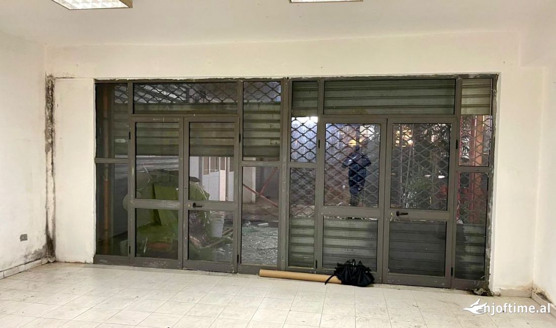 Dyqan ne shitje te Komuna e Parisit afer EHW 70.000 euro