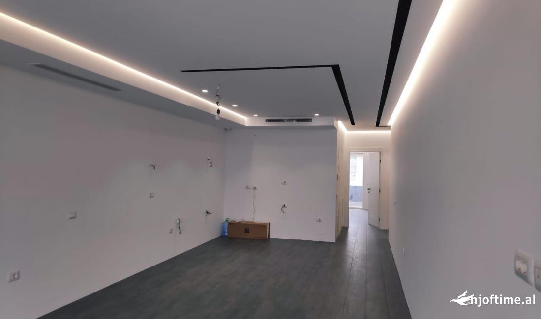  Zyre 130 m2  Komuna e Parisit 1500 Euro