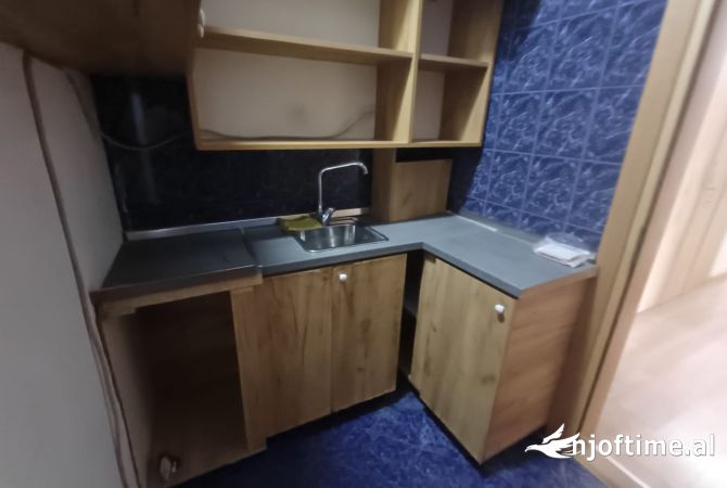 Ambiente Commerciale in Affitto 3+1 a Tirana - 750 Euro