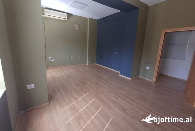 Ambient per Zyra me qira prane Taivanit 750 euro