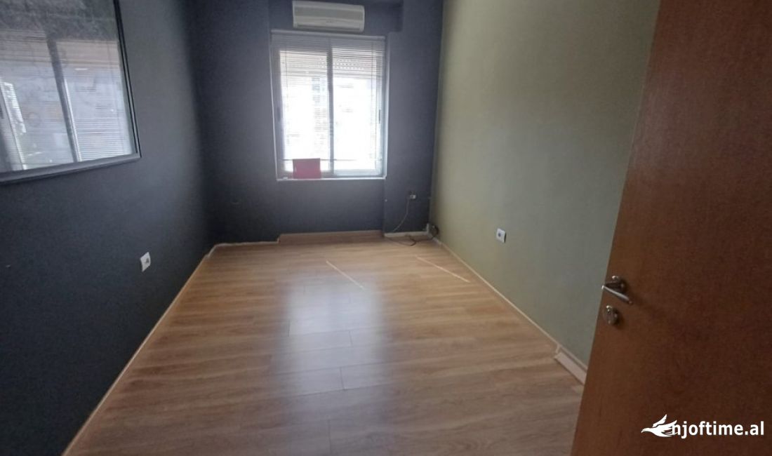 Ambient Zyrash me qira te Taivani 700 Euro