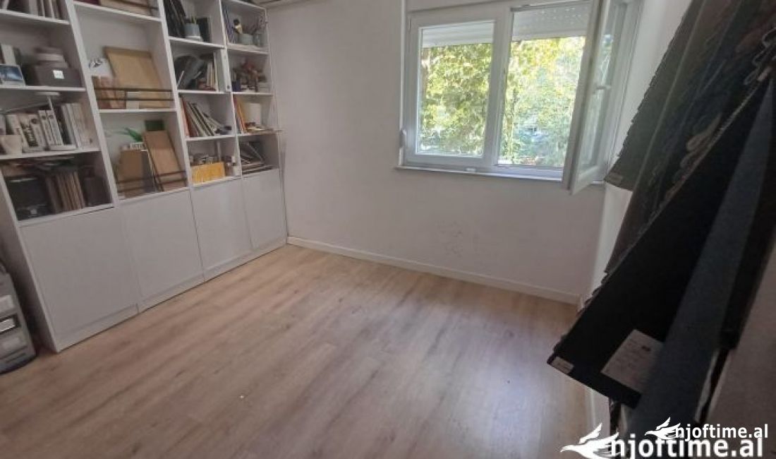 Zyre me qira te Gjykata e Rrethit Tirane