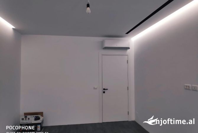 Ambiente Commerciale in Affitto 3+1 a Tirana - 1,500 Euro