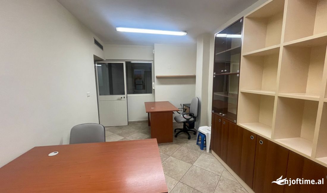 Zyre me qira prane Gjykates se Rrethit Tirane 650 euro 