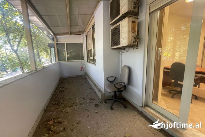 Zyre me qira prane Gjykates se Rrethit Tirane 650 euro 
