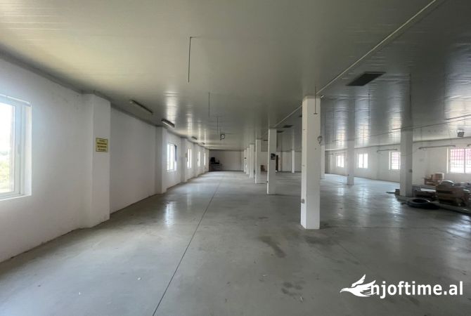 Ambiente Commerciale in Affitto 4+1 a Tirana - 1,200 Euro