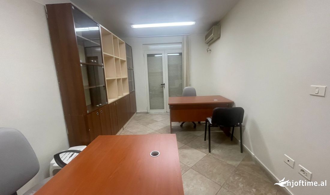 Zyre me qira te Gjykata e Rrethit Tirane 600 euro