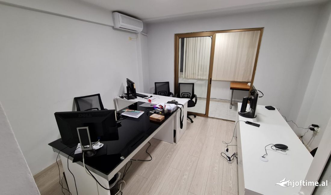 Zyra me qira me Bllok 790Euro