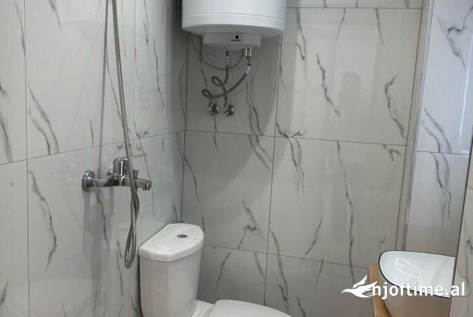 Ambiente Commerciale in Affitto 1+1 a Tirana - 400 Euro