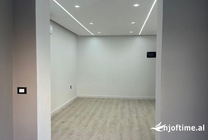 Ambiente Commerciale in Affitto 1+1 a Tirana - 400 Euro