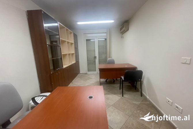 Ambiente Commerciale in Affitto 3+1 a Tirana - 600 Euro