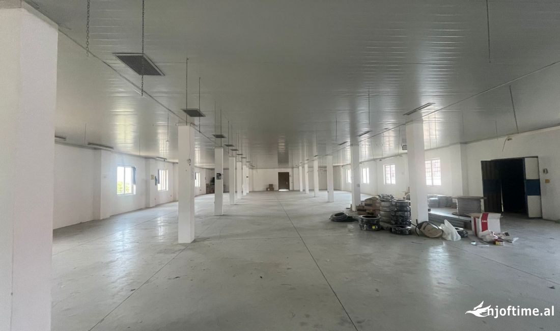 Magazine me qira ne Vaqarr 680 m2 1200 euro