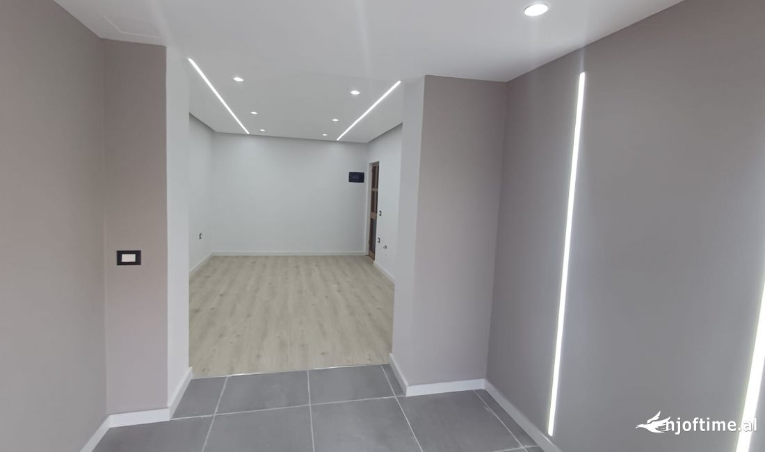 Zyre me qira prane 21 dhjetorit 400 euro