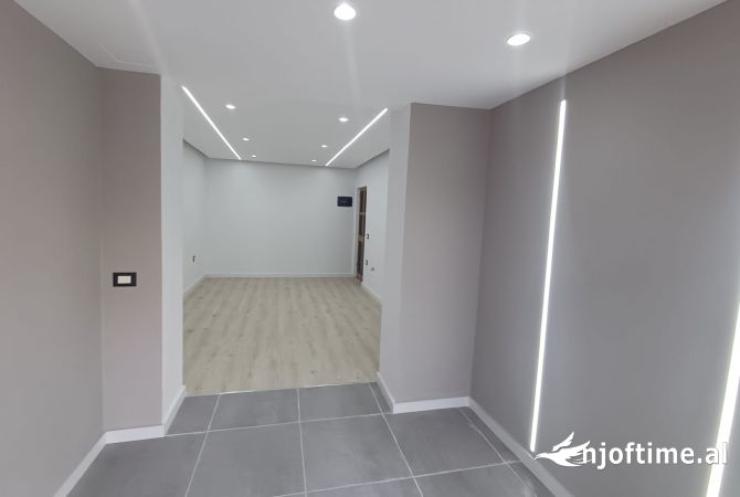 2 Ambiente Biznesi me qira prane 21 dhjetorit 750 euro