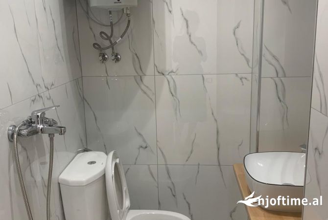 Ambiente Commerciale in Affitto 1+1 a Tirana - 750 Euro