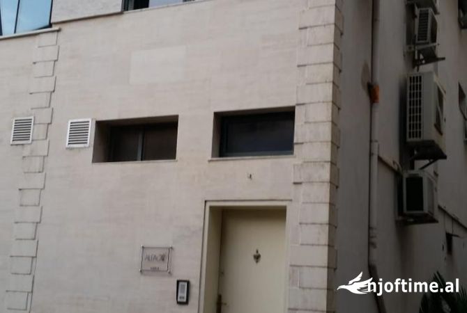 Ambiente Commerciale in Affitto 1+1 a Tirana - 1,500 Euro