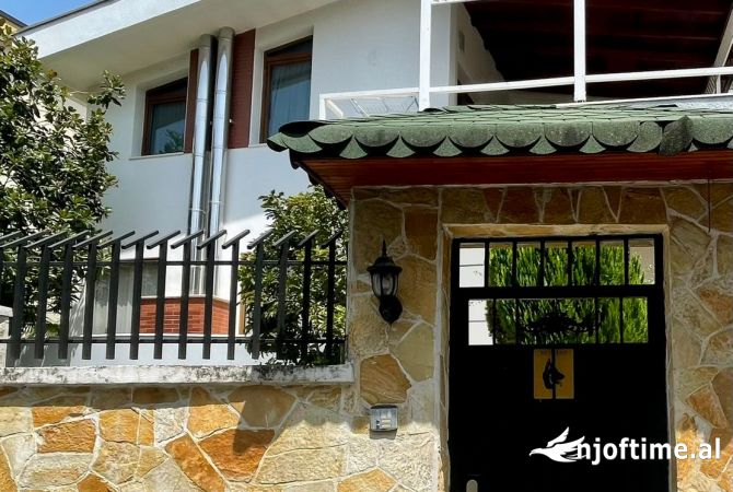 Shtepi ne shitje Vila Luksoze ne Tirane, 5+1, Mobilimi E mobiluar, Pagesa 600,000  Euro.