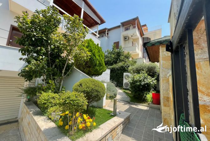 Shtepi ne shitje Vila Luksoze ne Tirane, 5+1, Mobilimi E mobiluar, Pagesa 600,000  Euro.