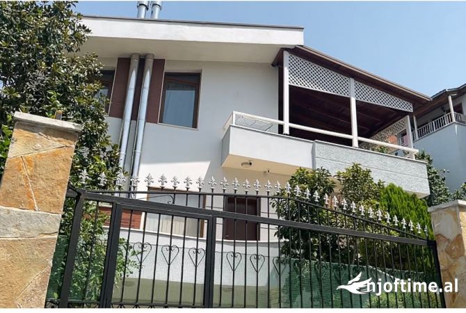 Shtepi ne shitje Vila Luksoze ne Tirane, 5+1, Mobilimi E mobiluar, Pagesa 600,000  Euro.