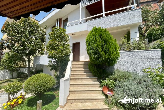 Shtepi ne shitje Vila Luksoze ne Tirane, 5+1, Mobilimi E mobiluar, Pagesa 600,000  Euro.