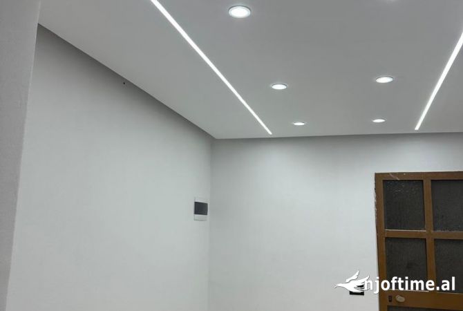 Ambiente Commerciale in Affitto 1+1 a Tirana - 400 Euro