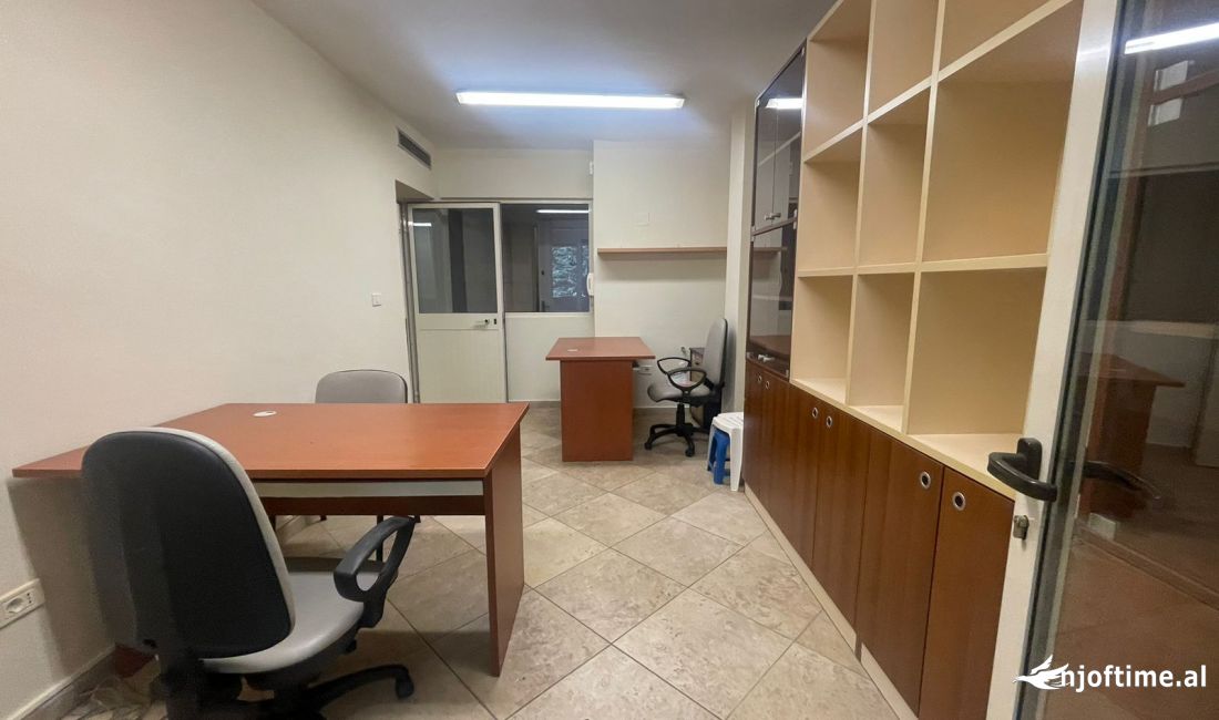 Ambient per Zyra prane Gjykates se Rrethit Tirane 