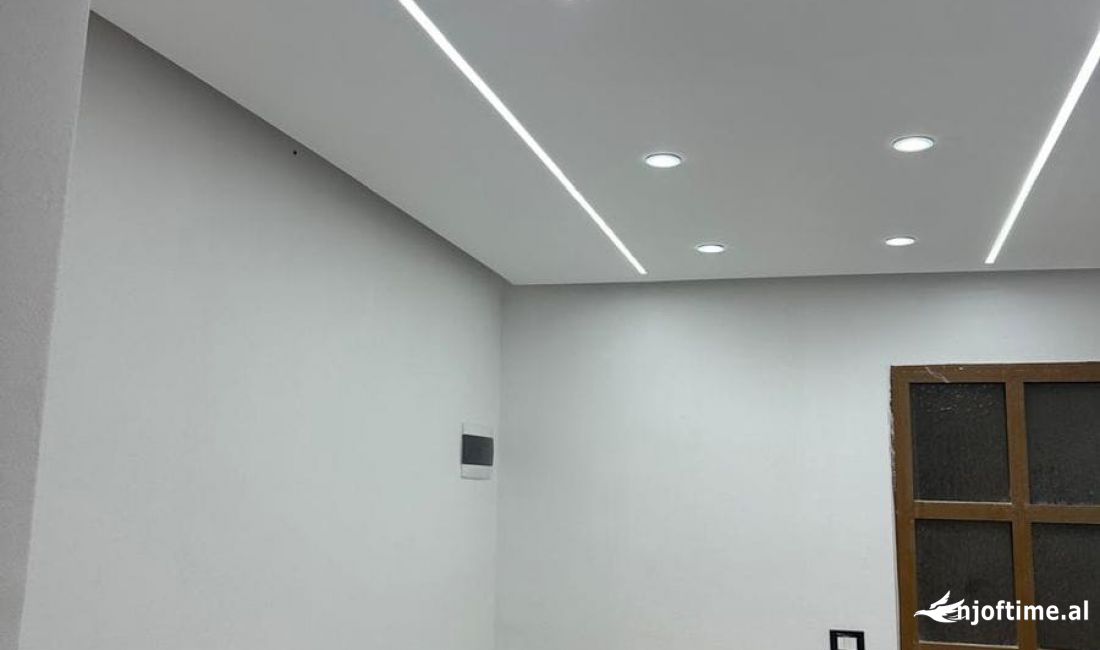 Jepet me qira Dyqan  prane 21 dhjetorit 350 euro