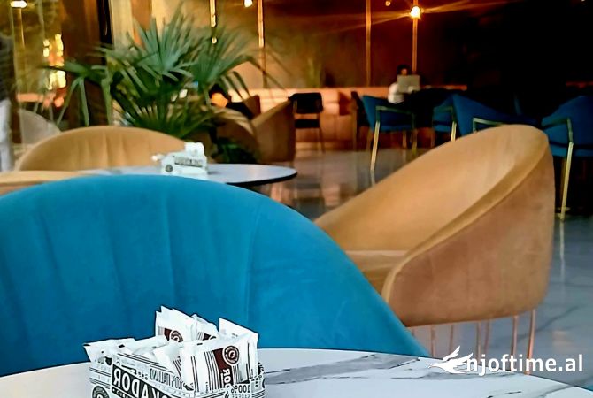 Ambiente Commerciale in Affitto 2+1 a Tirana - 3,500 Euro