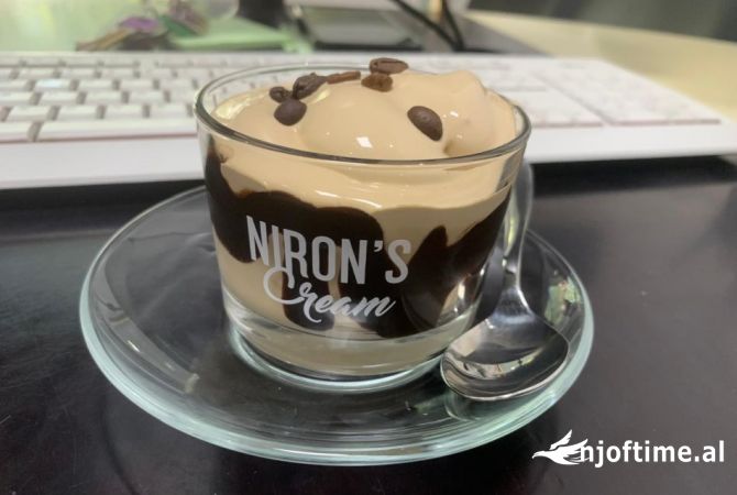 Ambiente Commerciale in Affitto 2+1 a Tirana - 2,500 Euro