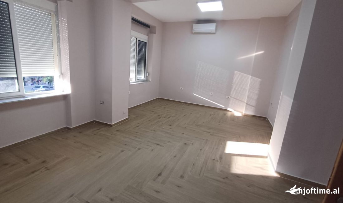 Zyre me qira 76 m2 prane Taivanit 800 euro