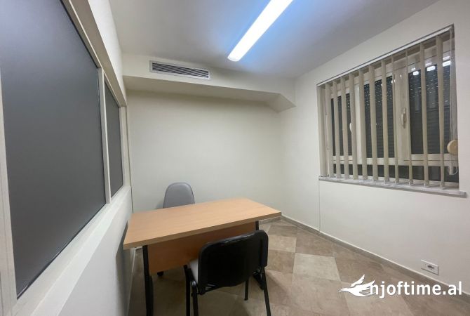 Ambiente Commerciale in Affitto 3+1 a Tirana - 600 Euro