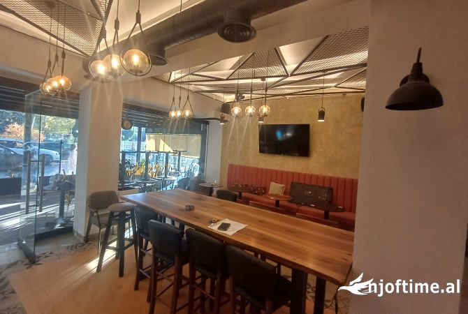 Ambiente Commerciale in Affitto 2+1 a Tirana - 2,000 Euro