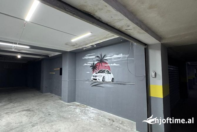 Ambiente Commerciale in Affitto 4+1 a Tirana - 500 Euro