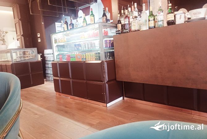 Ambiente Commerciale in Affitto 2+1 a Tirana - 3,500 Euro