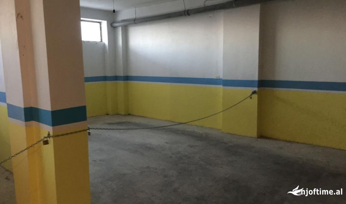 Shitet Garazh te Kopshti Botanik 25.000 euro