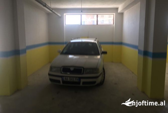 Shitet Garazh te Kopshti Botanik 25.000 euro